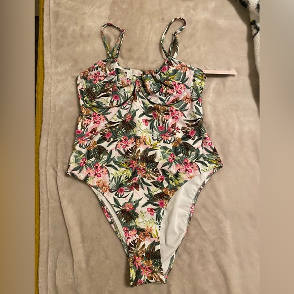 Victoria’s Secret Floral One Piece Swimsuit Open Back Underwire size Med- NWT. - Picture 5 of 5